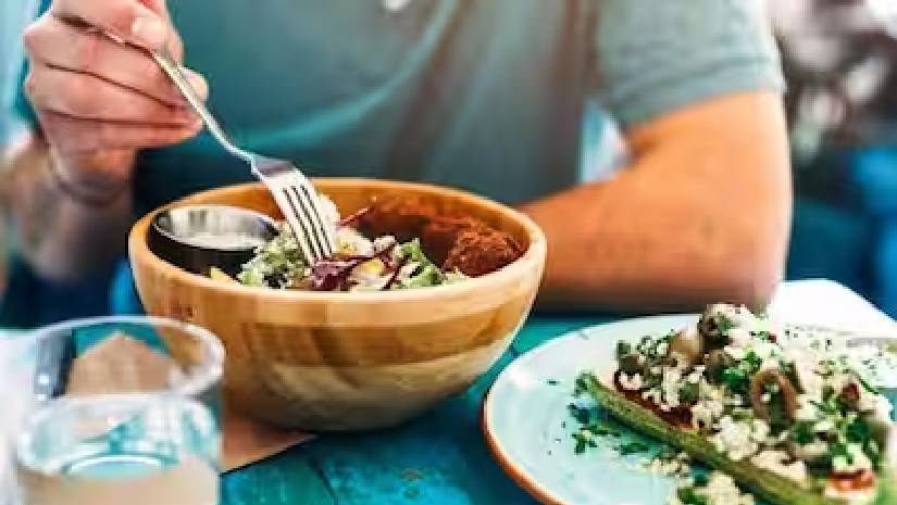 শরীর ফিট রাখতে স্বাস্থ্যকর ১২ সালাদ